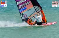 Gunnar Asmussen in Vorbeifahrt beim Speedsurfen in La Palme
